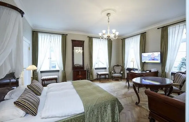 Classic Süit (Antique Room)
