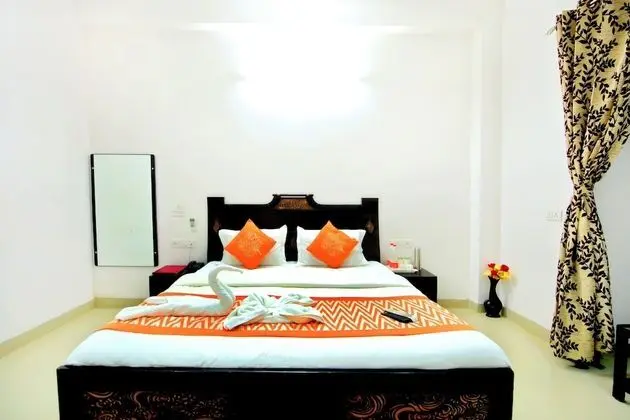 Lake View Suite Room