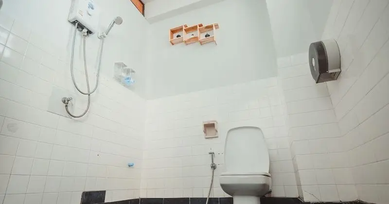 Male Dormitory with Shared Bathroom