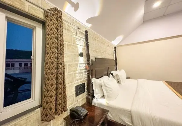 Luxury Tek Büyük Yataklı Oda