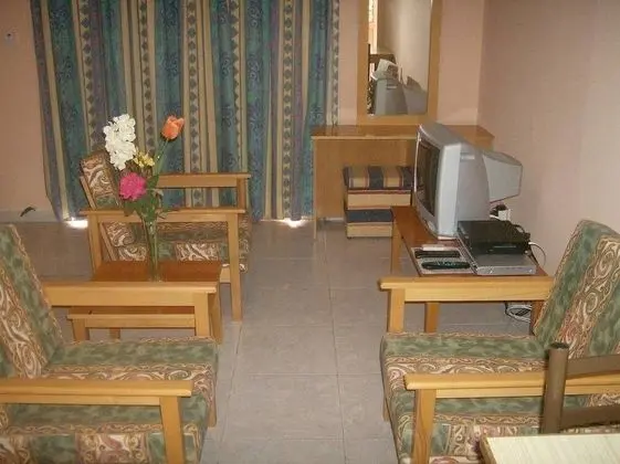 Studio, Balcony