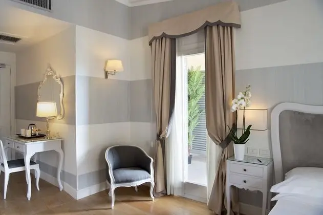 Tek Büyük veya İki Ayrı Yataklı Oda, Teras, Şehir Manzaralı