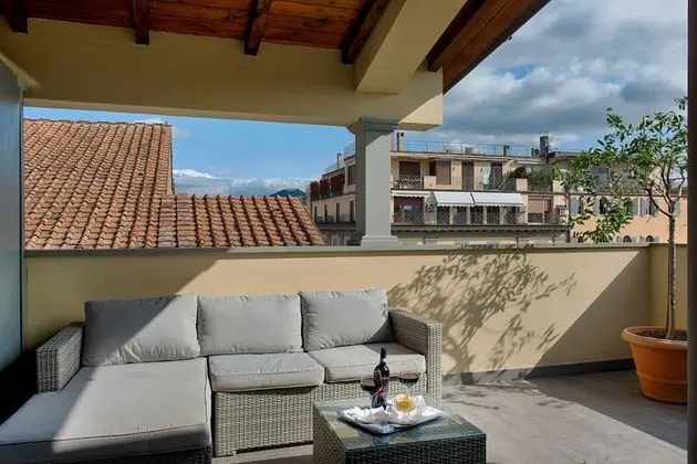 Tek Büyük veya İki Ayrı Yataklı Oda, Teras, Şehir Manzaralı