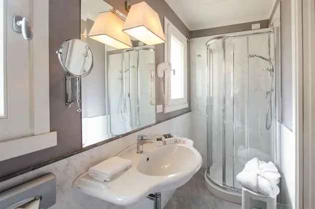 Tek Büyük veya İki Ayrı Yataklı Oda, Teras, Şehir Manzaralı