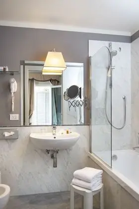 Tek Büyük veya İki Ayrı Yataklı Oda, Teras, Şehir Manzaralı