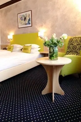 Traditional Tek Büyük Yataklı Oda