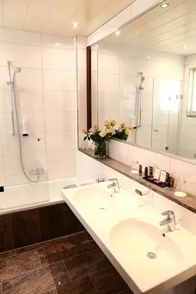 Traditional Tek Büyük Yataklı Oda