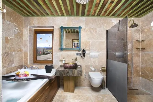 Grand Deluxe Oda, Jakuzili ve Teraslı