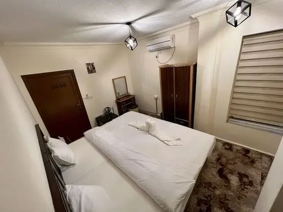 Standard Tek Büyük Yataklı Oda