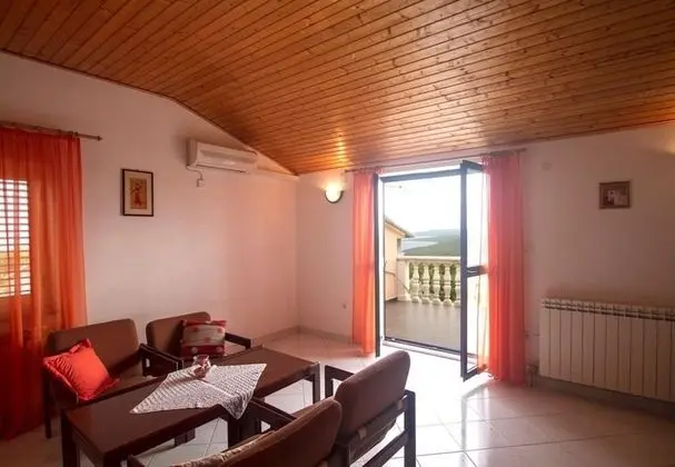 Apart Daire (Rar - with nice garden - Ana (6+2))