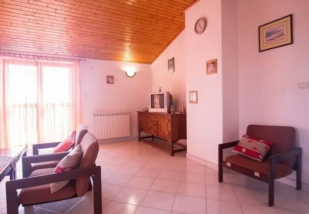 Apart Daire (Rar - with nice garden - Ana (6+2))