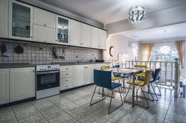 Luxury Apartment with Garden