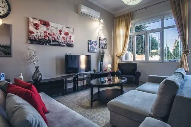 Luxury Apartment with Garden