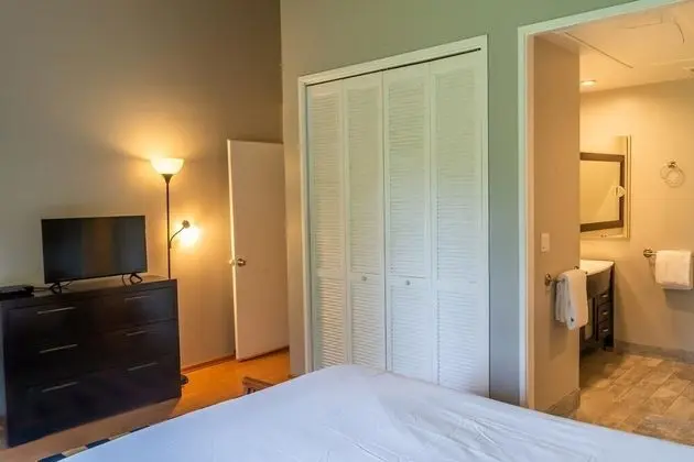 Daire (Rare 2 Bedroom + Loft Townhouse on th)