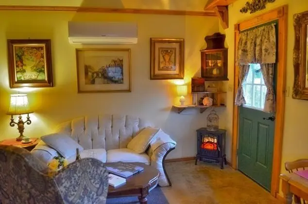Romantic Kır Evi, Bahçe Manzaralı (Schneewittchen Cottage)