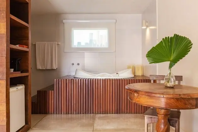 Suíte Luxo com Banheira