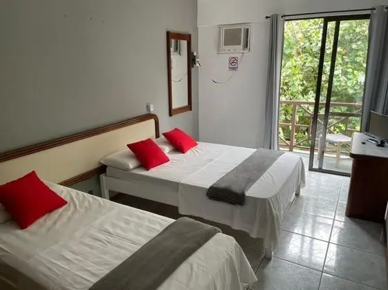 Superior Üç Kişilik Oda, Havuz Manzaralı