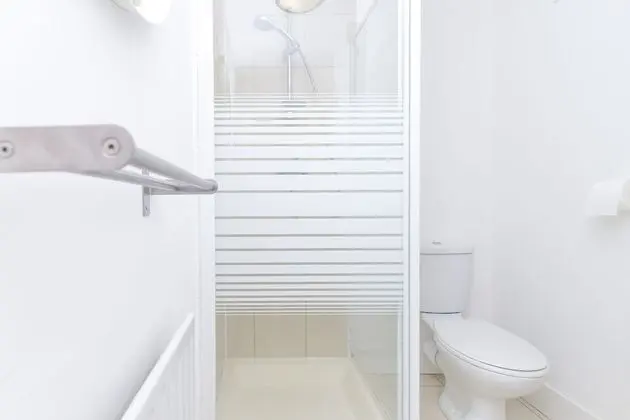 Classic Tek Büyük Yataklı Oda, 1 Çift Kişilik Yatak, Ortak Banyo (1)