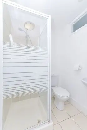 Classic Tek Büyük Yataklı Oda, 1 Çift Kişilik Yatak, Ortak Banyo (1)