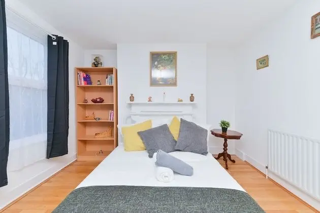 Tek Büyük Yataklı Oda, Ortak Banyo (2)
