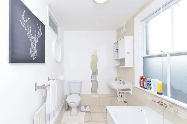 Tek Büyük Yataklı Oda, Ortak Banyo (3)