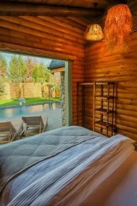Jakuzili Şömineli Bungalow, Isıtmalı Özel Havuzlu