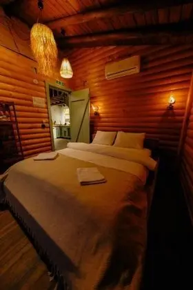 Jakuzili Şömineli Bungalow, Isıtmalı Özel Havuzlu