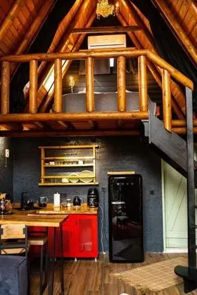 Jakuzili Şömineli Bungalow, Isıtmalı Özel Havuzlu