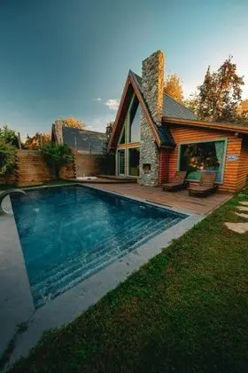 Jakuzili Şömineli Bungalow, Isıtmalı Özel Havuzlu