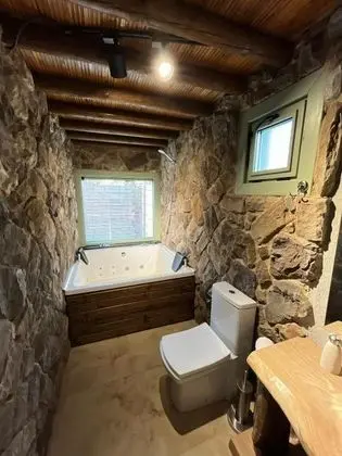 Jakuzili Şömineli Bungalow, Isıtmalı Özel Havuzlu