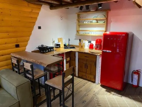 Jakuzili Şömineli Bungalow, Isıtmalı Özel Havuzlu