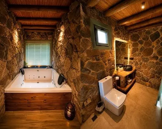 Jakuzili Şömineli Bungalow, Isıtmalı Özel Havuzlu