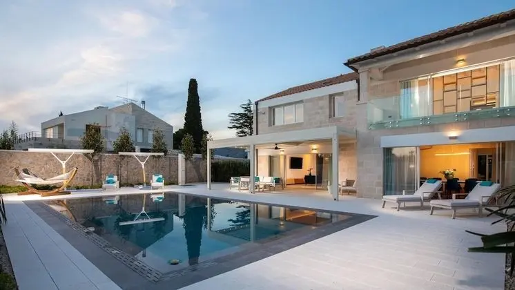 Villa, Sigara İçilebilir
