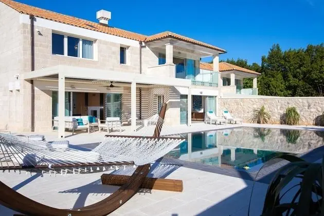 Villa, Sigara İçilebilir