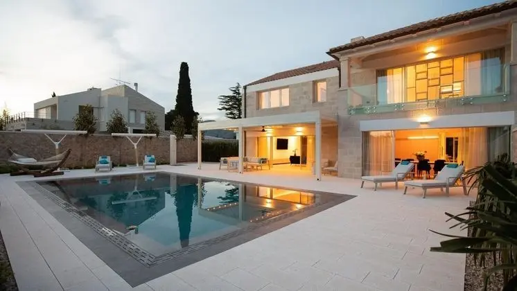 Villa, Sigara İçilebilir