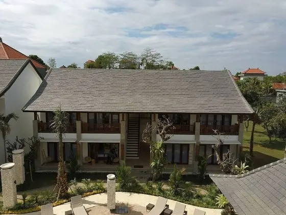 Standard Tek Büyük Yataklı Oda, Balkon, Havuz Manzaralı