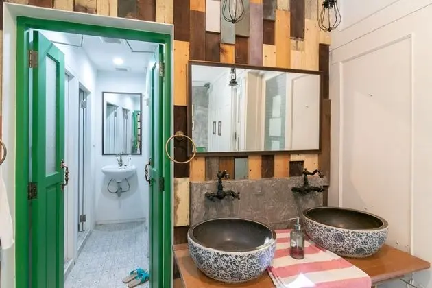 1 Bed Mixed Dormitory