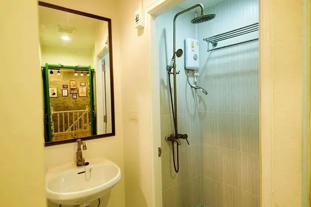 6 Bed Dormitory Room