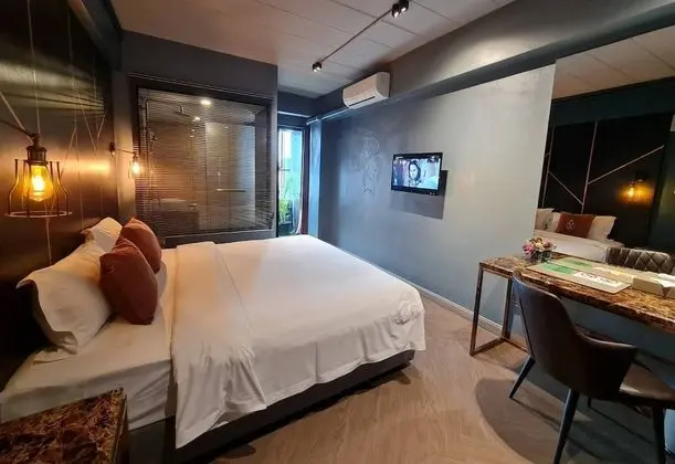 Delta Executive (King Bed)