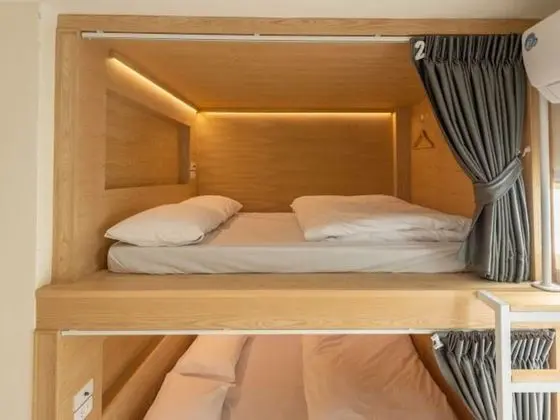 Dormitory Room with Queen Size Bunk Bed (4 persons)