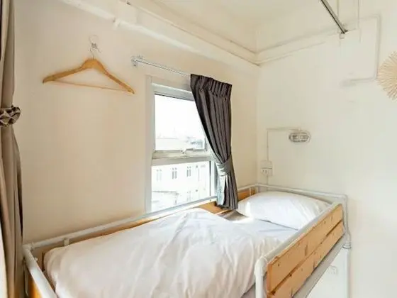 Single Bed Mixed Dormitory