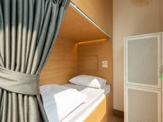 Single Bed Mixed Dormitory