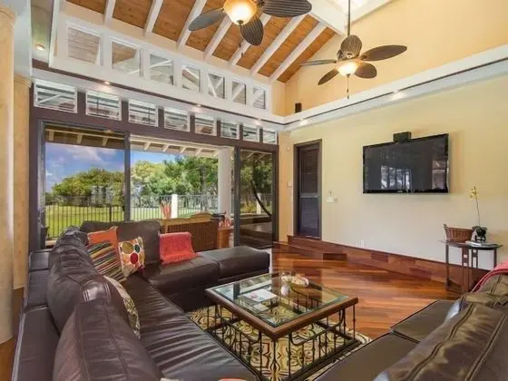 Ev, Birden Çok Yatak (Rate Elegant home with hot tub and po)