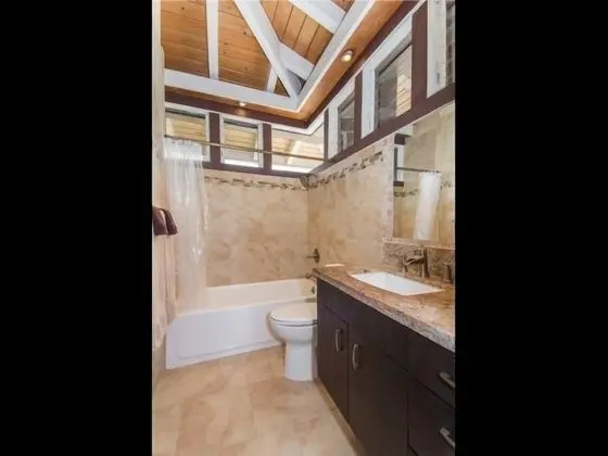 Ev, Birden Çok Yatak (Rate Elegant home with hot tub and po)