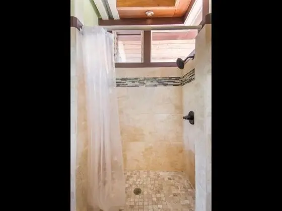 Ev, Birden Çok Yatak (Rate Elegant home with hot tub and po)
