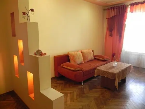 Apart Daire (1 Room on  Rynok Sq., 16)