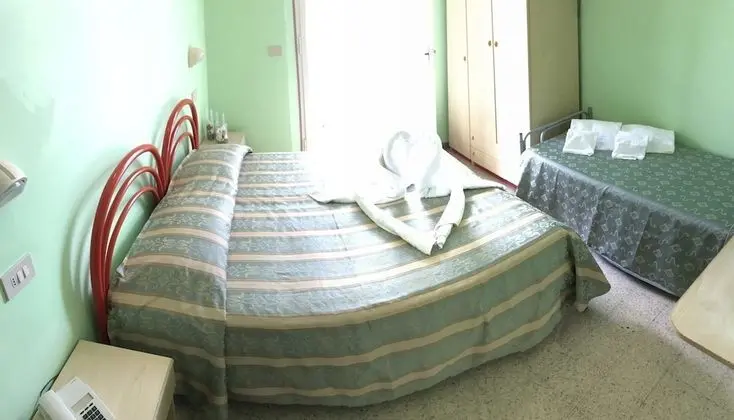 Üç Kişilik Oda