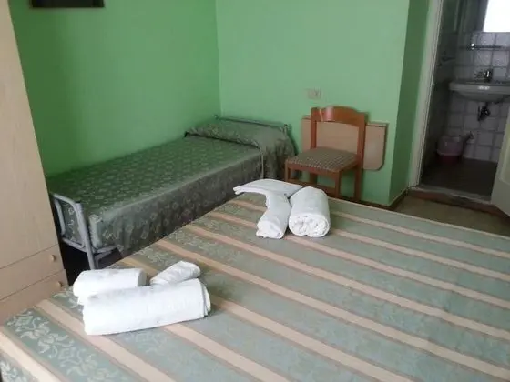 Üç Kişilik Oda