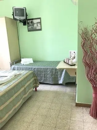 Üç Kişilik Oda