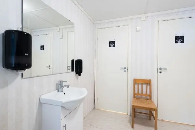 Dört Kişilik Oda, Ortak Banyo, Ek Bina (Included bed linen and towels)